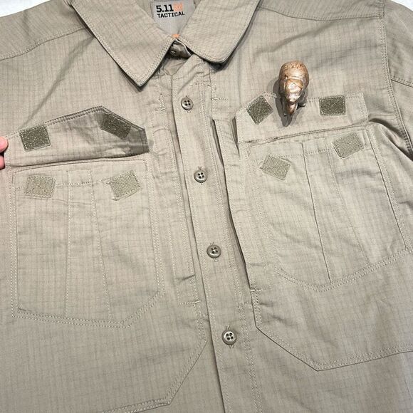 5.11 Tactical Mens Button Front Shirt Sz Medium Khaki Tan Long Sleeve - Picture 8 of 12